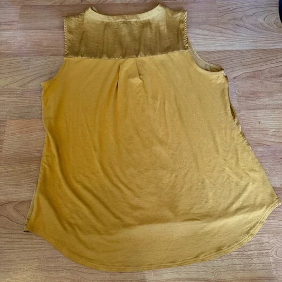 The Limited Women’s Mustard Yellow Sleeveless Keyhole Blouse Top Size Large - Picture 6 of 7
